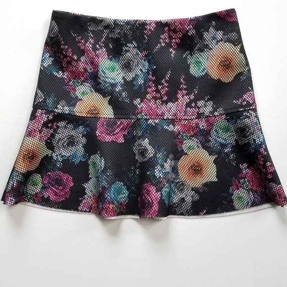 NEW! RED by Saks 5th Ave Floral Scuba Mini Skirt S. - Picture 3 of 8